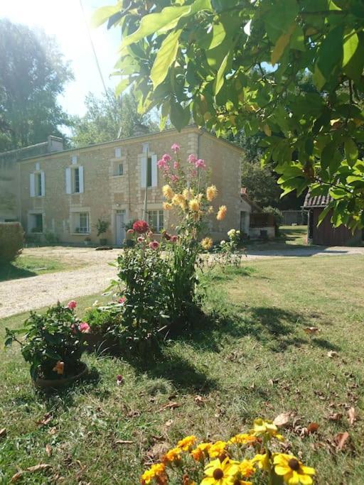 Location Meublee Au Milieu D'Un Ecrin De Verdure Aux Vieux Fours Noaillac Εξωτερικό φωτογραφία